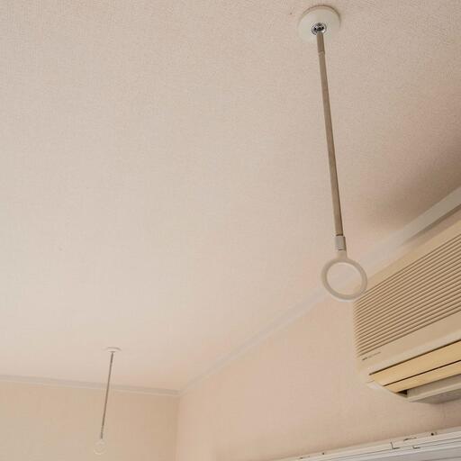 室内物干機(ホスクリーン) 物干竿を使うと室内干しが可能に