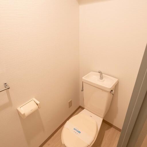 トイレ 収納段のあるトイレ(コンセントもあり)