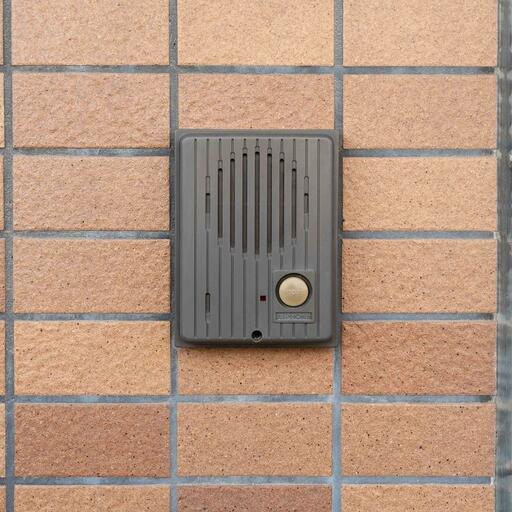玄関横のインターホンチャイム 部屋でも来訪者の確認が可能