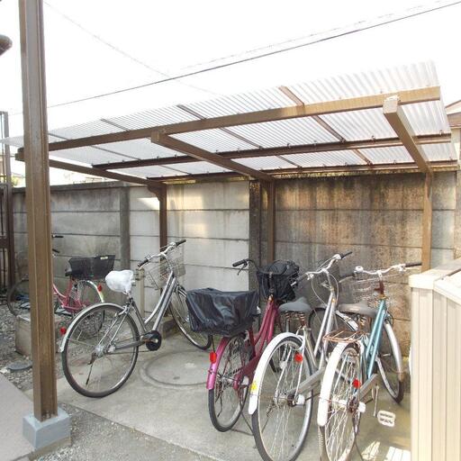 自転車置場 屋根付の自転車置場で大切な自転車を守ります