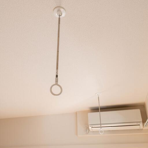 室内物干機(ホスクリーン) 物干竿を通すと室内干しが可能に