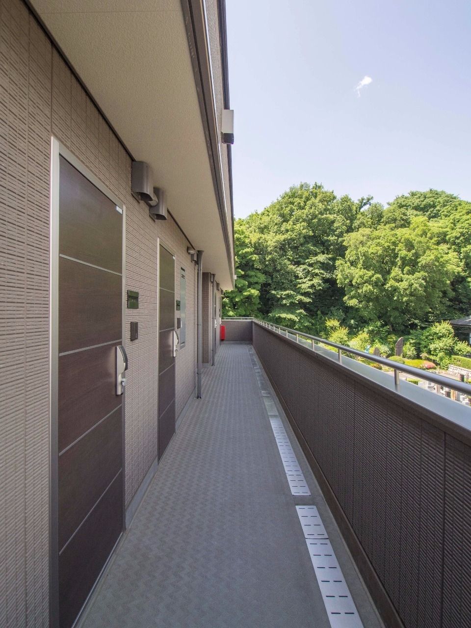 3階 共用廊下 共用部分はいつもキレイに整えられています