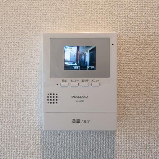 室内のインターホン 来訪者の姿を確認できるモニター付