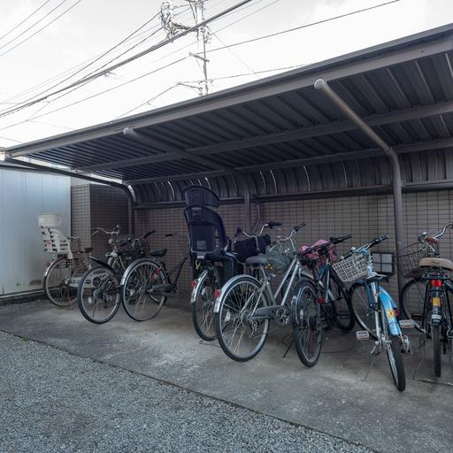 自転車置場 安心の屋根付駐輪場