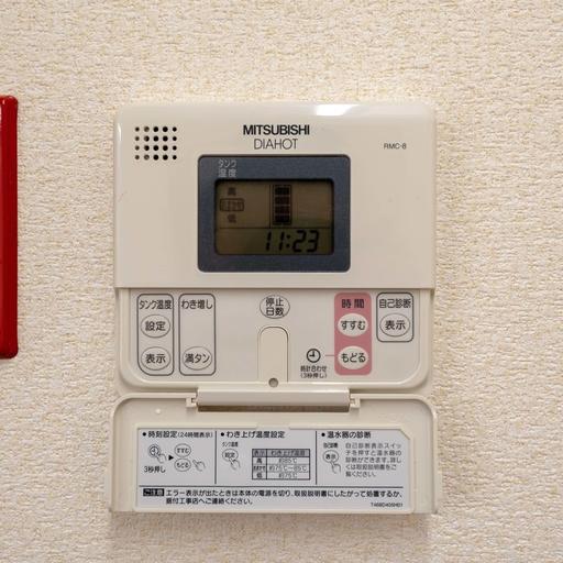 電気温水器のリモコン キッチンにある電気温水器のリモコン