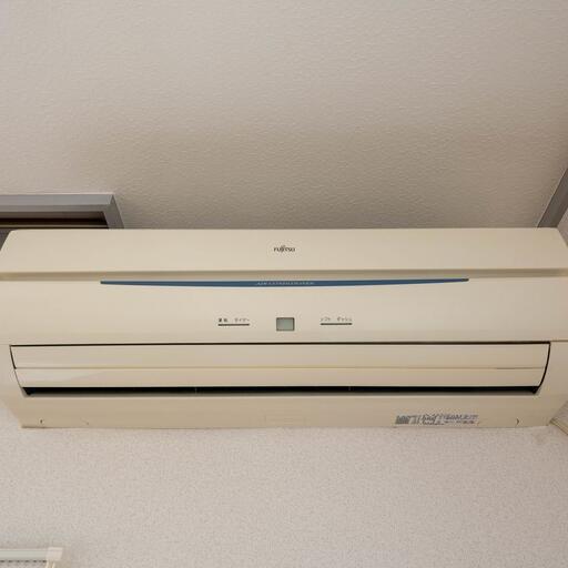 2階洋室のエアコン(富士通ゼネラル製) 形名:AS-E22S-W、2007年製