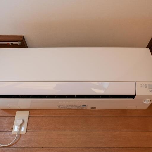 リビングのエアコン(富士通ゼネラル製) 形名:AS-J28C-W、2013年製