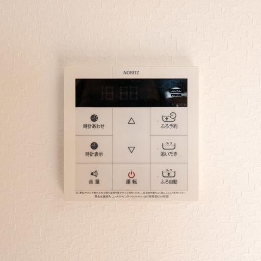 キッチンの給湯リモコン 水温設定はもちろんお風呂のお湯張りも可能