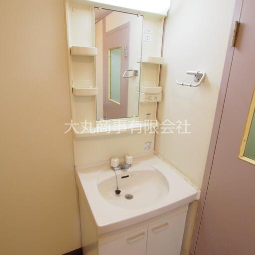 洗面化粧台 物置棚付の鏡台付洗面台