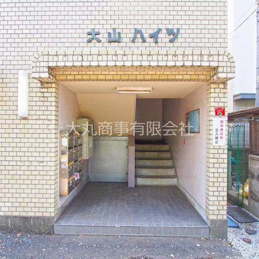 エントランス 落ち着いた雰囲気で迎えてくれます
