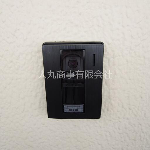 カメラ付インターホン ドアを開けることなく来訪者の確認ができます