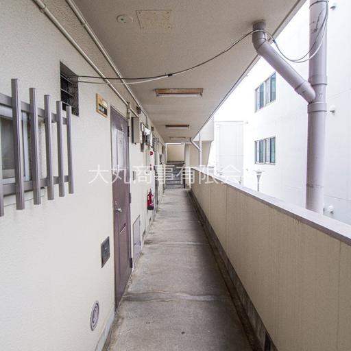 建物共用部 手入れの行き届いた共用廊下