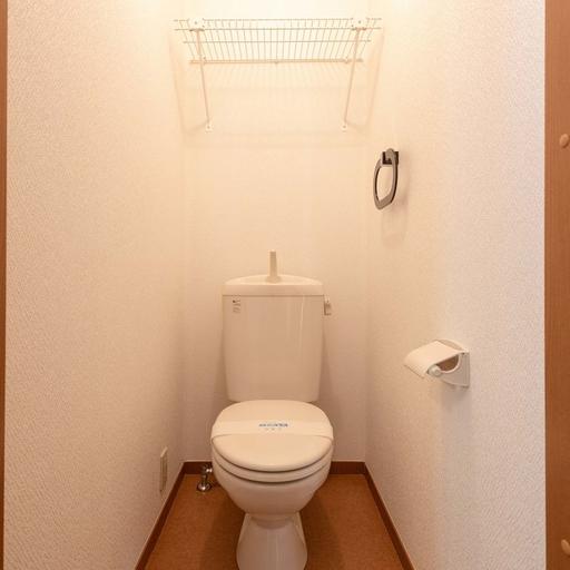 トイレ ストック品の保管に便利な棚付き