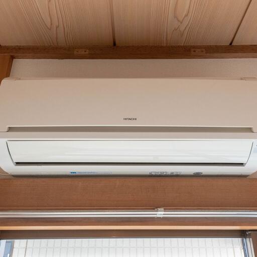 洋室隣の和室のエアコン(日立製) 形式:RAS-KJ22B(W)、2012年製