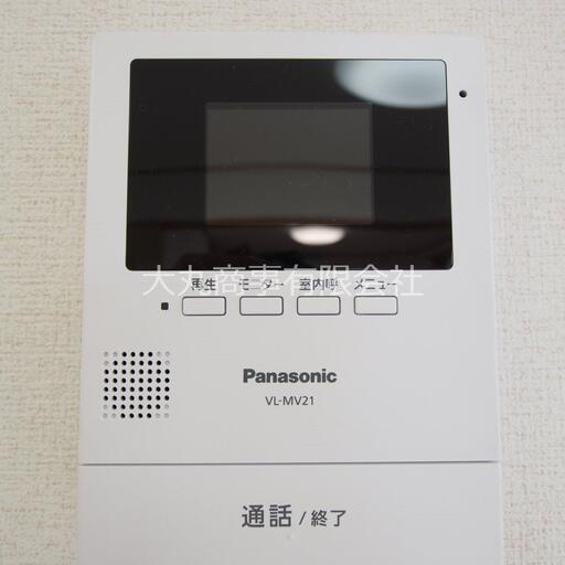 インターホンの室内受話器 TVモニター付きで来訪者の確認ができます