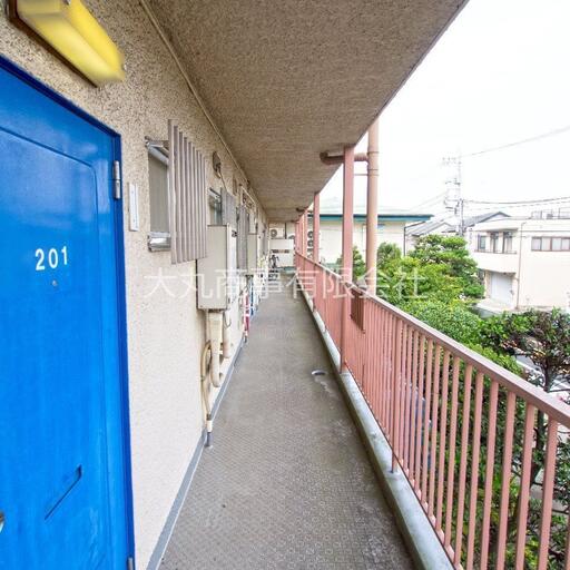 建物共用廊下 手入れの行き届いた共用廊下