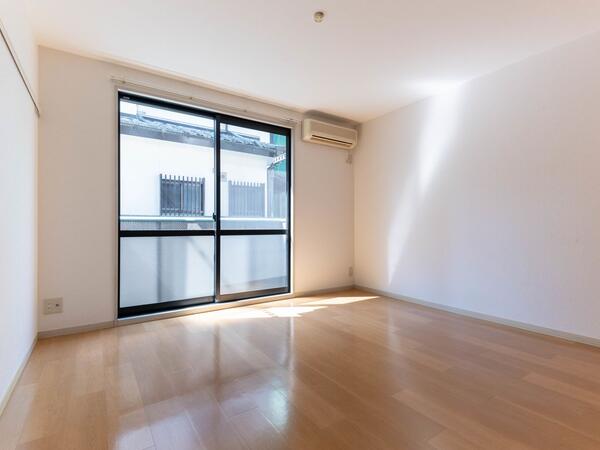 約7帖の洋室 南向きの明るいお部屋