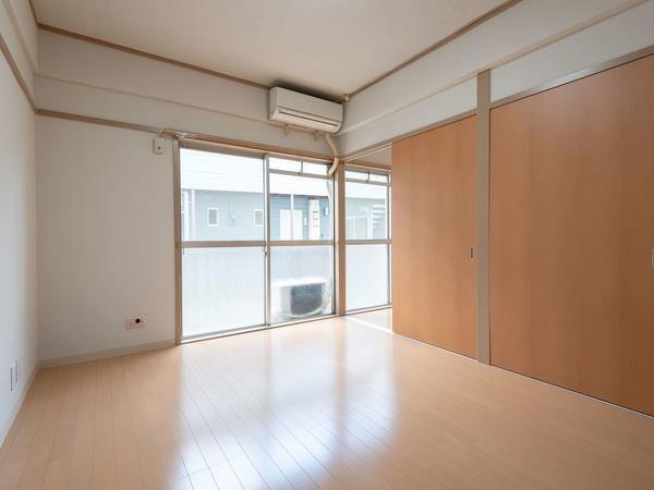 南に面した6帖洋室 1階でもしっかりと採光できるお部屋