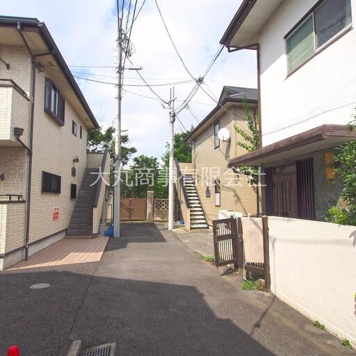 フォレスト 閑静な住宅街に立地