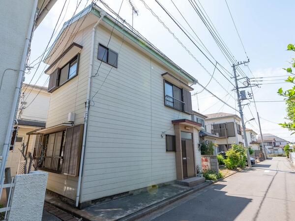 前面道路は生活道路 落ち着いた住宅街に立地