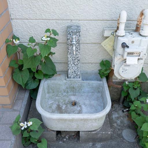 玄関横のスロップシンク あると便利な外水栓