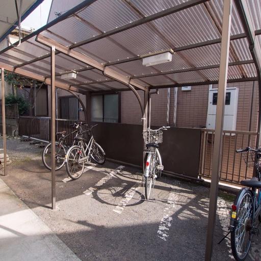 自転車置場 屋根付きの自転車置場