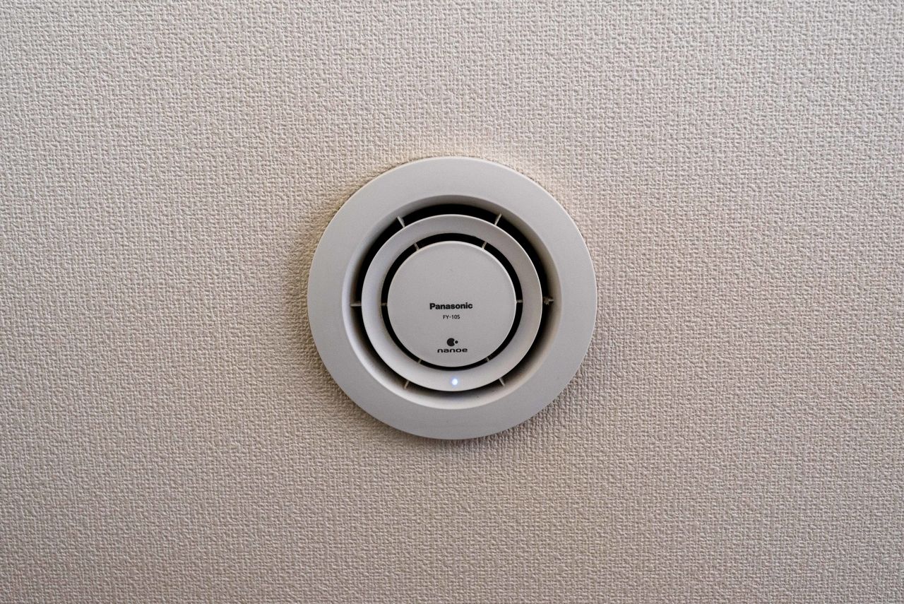 DK天井のナノイー発生機 ニオイの気になるDKはナノイーで脱臭