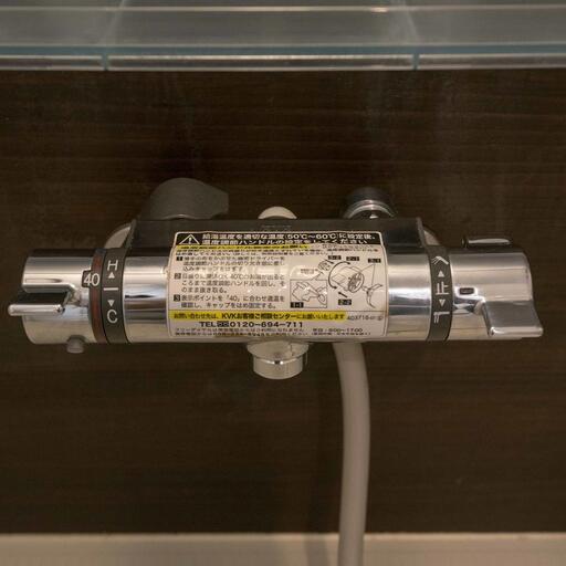 バスルームの水栓 湯温の調整が可能なサーモスタット機能付き