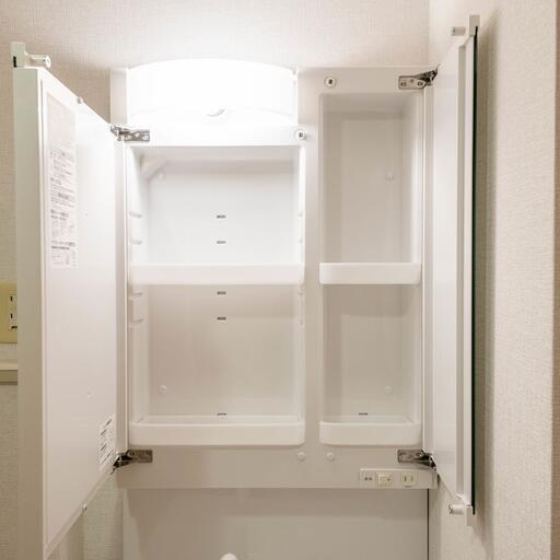 鏡面裏収納 化粧瓶などの収納に便利