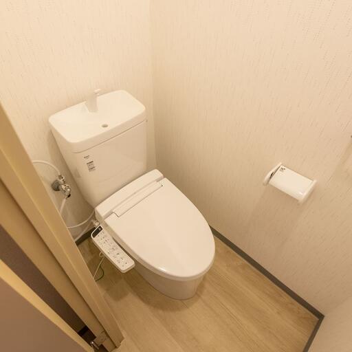 トイレ(新品) 今回便器も新しい物に交換