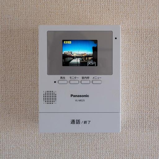 室内のインターホン カラー画面で来訪者を確認可能