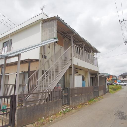小葉屋ハイツ 東面 東西が道路で圧迫感はありません