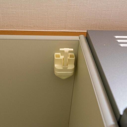 キッチン吊り棚の耐震ラッチ イザというときに助かります