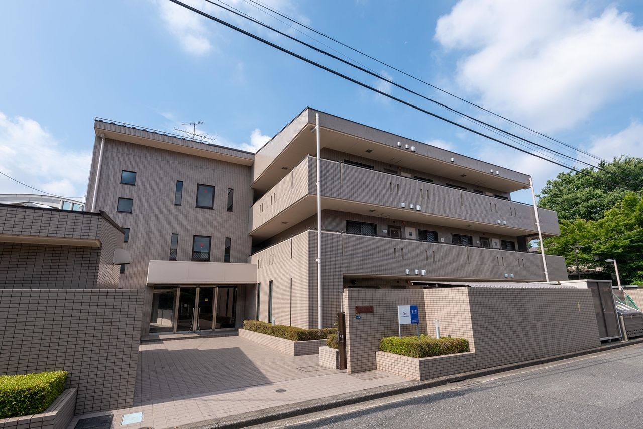 ベルエール外観(エントランス側) 柴崎体育館駅前の3LDKのマンション