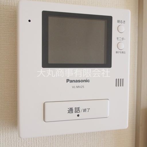 TVモニター付インターホン 玄関先まで出なくても来訪者の確認ができます