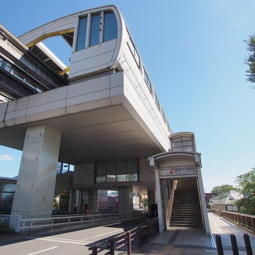 柴崎体育館駅 西武線・JR・京王線・小田急線に接続する多摩都市モノレールの駅