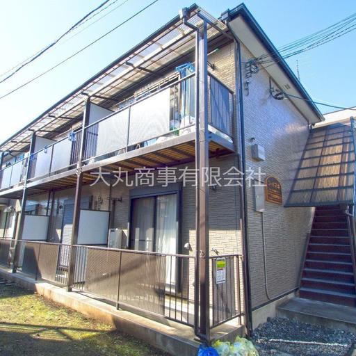 コーポマキ 落ち着いた住宅街に立地した建物