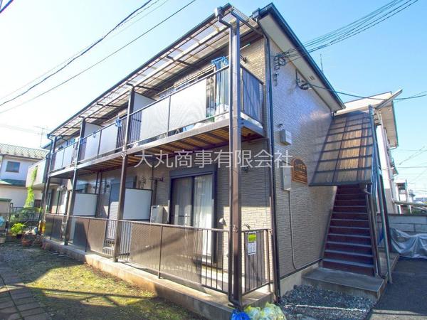 コーポマキ 落ち着いた住宅街に立地した建物