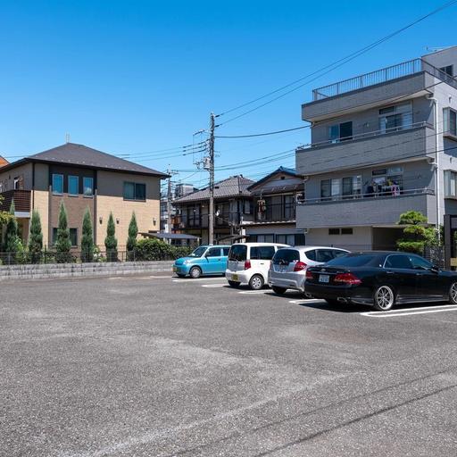 敷地内駐車場 アスファルト舗装の駐車場