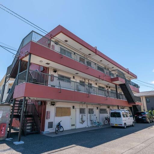 ゆとりのある敷地に建つ バイク駐車も相談可能なアパート
