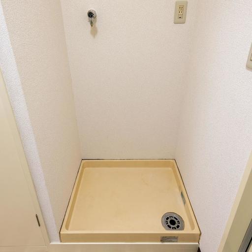 洗濯機置場 防水パンのある室内洗濯機置場