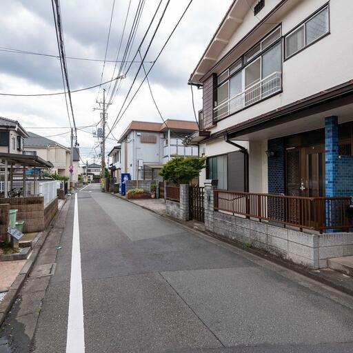 五十嵐アパートの前面道路 交通量の少ない生活道路