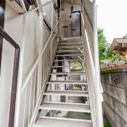 五十嵐アパートの共用階段 お部屋玄関口までのアプローチ階段
