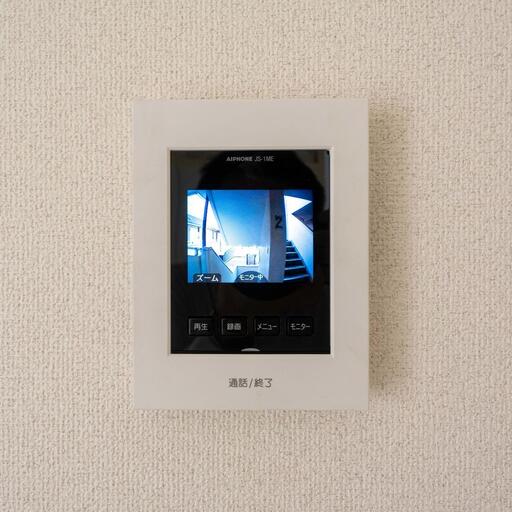 室内のインターホン受話器 来訪者の確認ができるモニター付