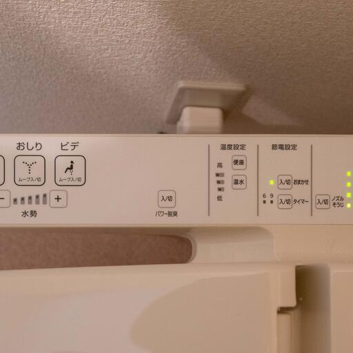 便座の操作リモコン 便座はTOTOのウォシュレット