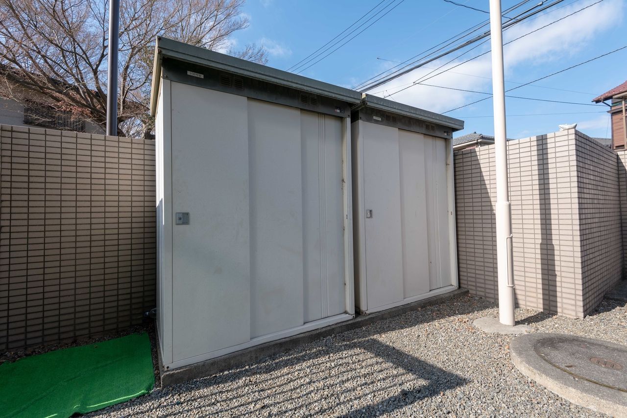 屋外物置(面積:約0.6㎡) イナバの物置(全戸分あり・無料)