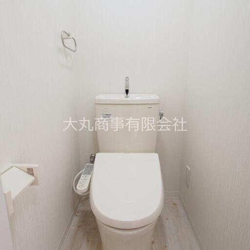 トイレ(TOTO製) 温水洗浄便座付のトイレ