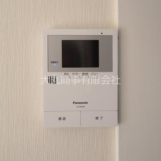 室内のインターホン モニター付でお部屋内で来訪者の確認が可能