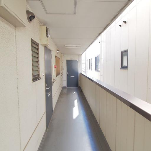 玉置マンション共用廊下 私物など一切出ていない状態です