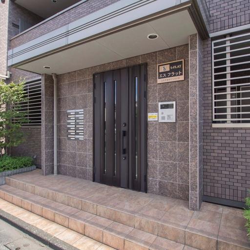 エントランスドア オートロックのあるエントランス